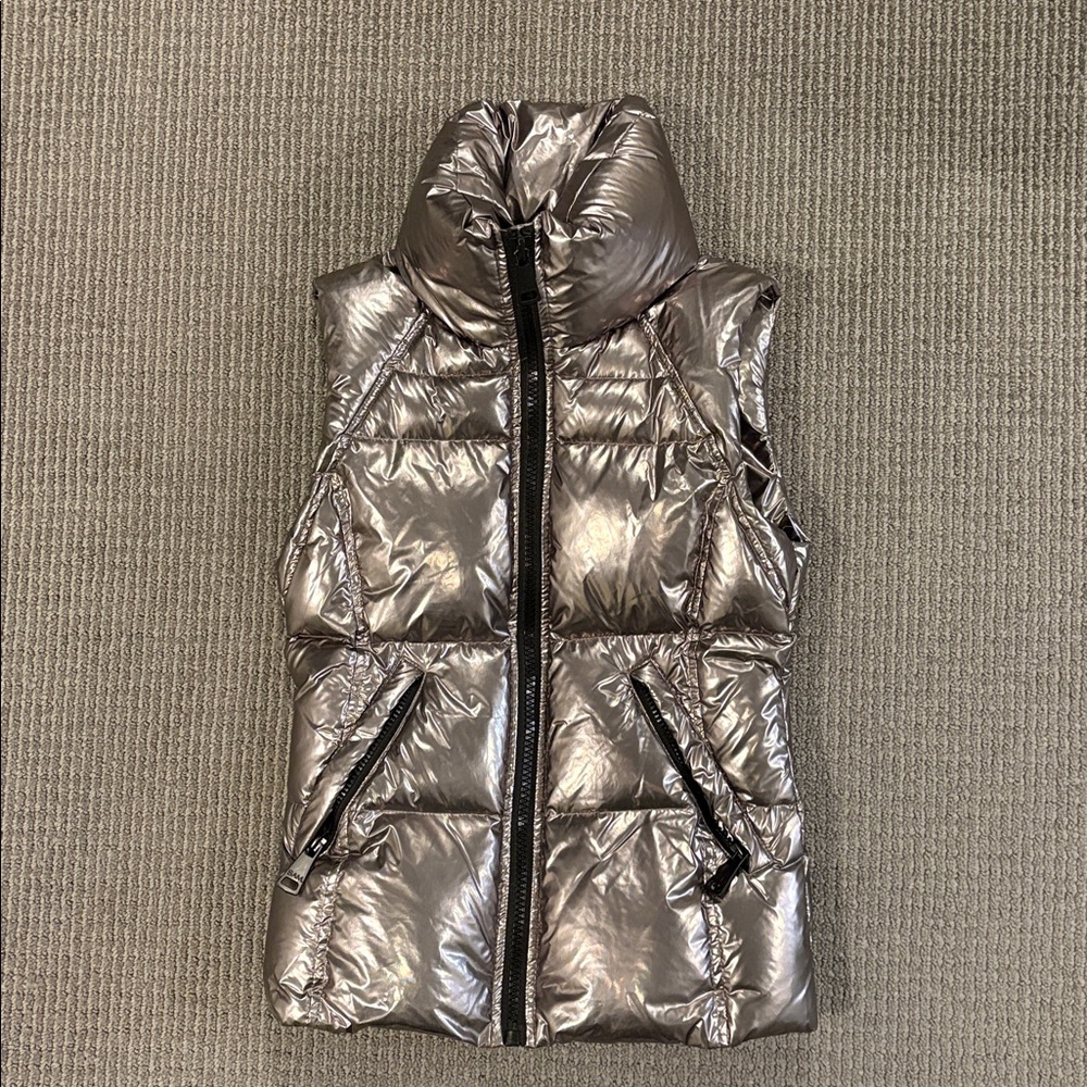 SAM. Water Resistant Super Warm Feathered Down Vest Very High Quality Authentic